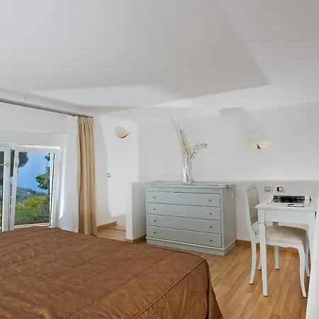 Ceselle Hotel 3*